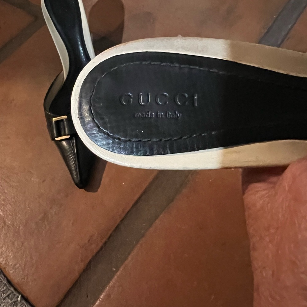 Gucci Black Leather Mules with Heels and Brass Buckle - Picture 3 of 7